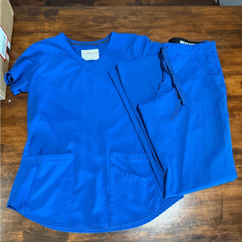 Women’s sketchers scrub set